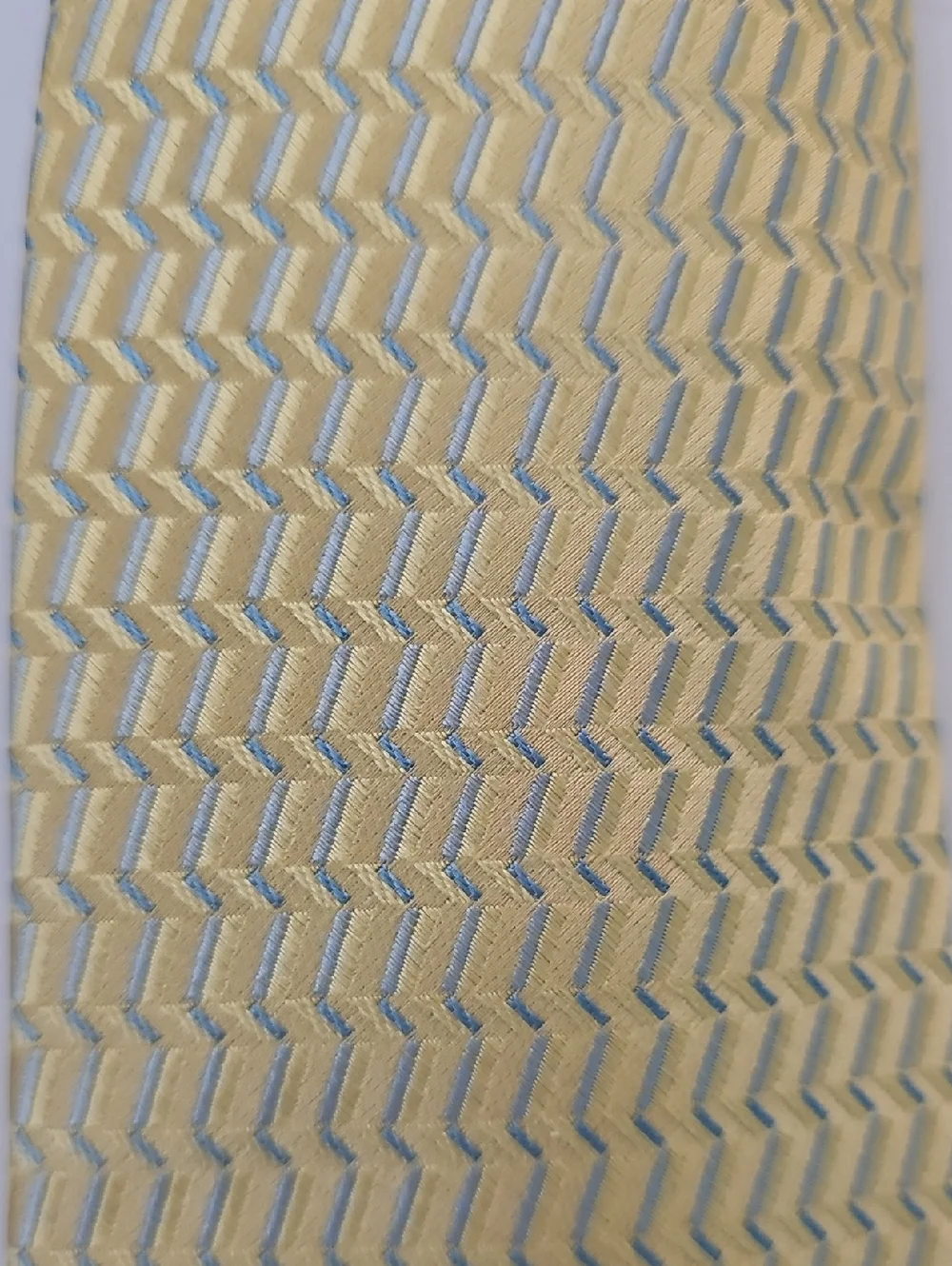 **NWT** Yellow With Light Blue Pattern Perry Ellis Portfolio Tie